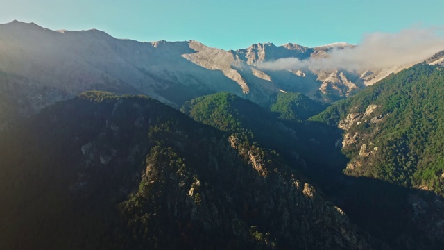 不断上升的高山视频素材