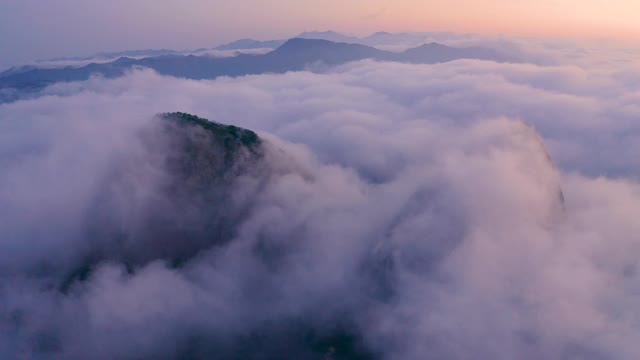 韩国全乐道市麦山省公园(济南郡)麦山山(马耳山)上空的云海视频素材