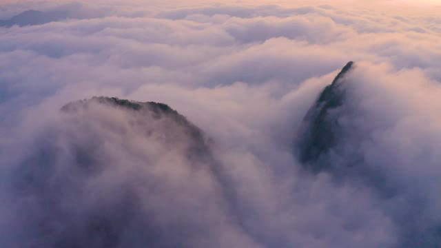 韩国全乐道市麦山省公园(济南郡)麦山山(马耳山)上空的云海视频素材