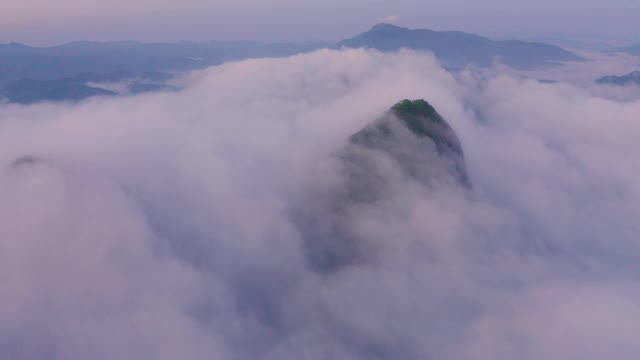 韩国全乐道市麦山省公园(济南郡)麦山山(马耳山)上空的云海视频素材