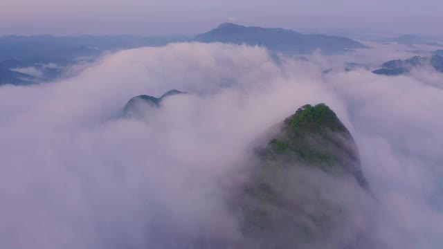 韩国全乐道市麦山省公园(济南郡)麦山山(马耳山)上空的云海视频素材