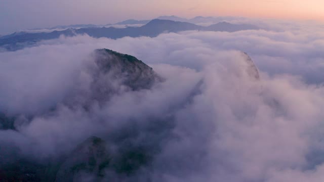 韩国全乐道市麦山省公园(济南郡)麦山山(马耳山)上空的云海视频素材