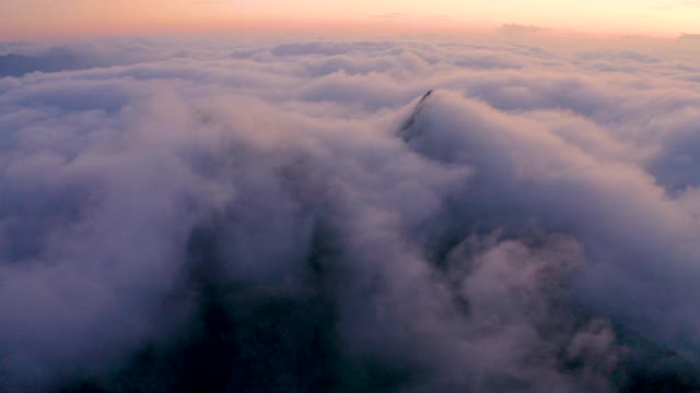 韩国全乐道市麦山省公园(济南郡)麦山山(马耳山)上空的云海视频素材