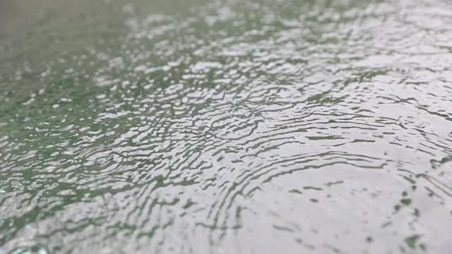 巴厘岛暴雨肆虐。视频素材