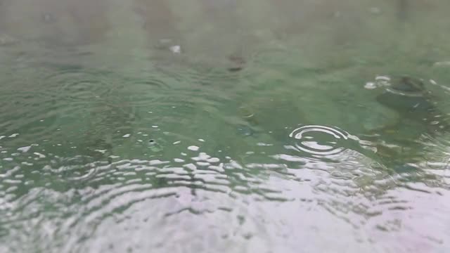 巴厘岛暴雨肆虐。视频下载