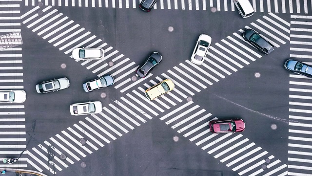 T/L PAN无人机视角城市街道十字路口视频素材