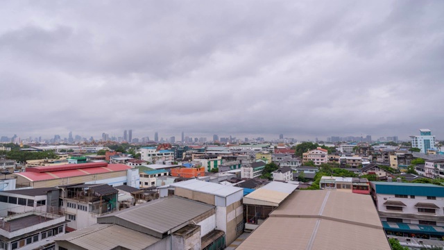 一段时间的雨在泰国曼谷城市在坏天气的一天视频素材