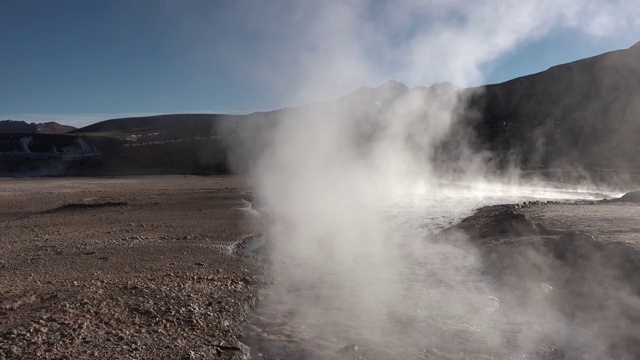 阿塔卡马沙漠的Fumaroles。智利。视频素材