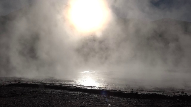 阿塔卡马沙漠的Fumaroles。智利。视频素材