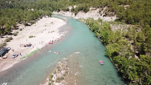 安塔利亚省的科普鲁鲁峡谷漂流的4k镜头视频素材