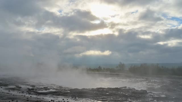 Strokkur Geysir, Haukadalur, Sudurland, 冰岛视频素材