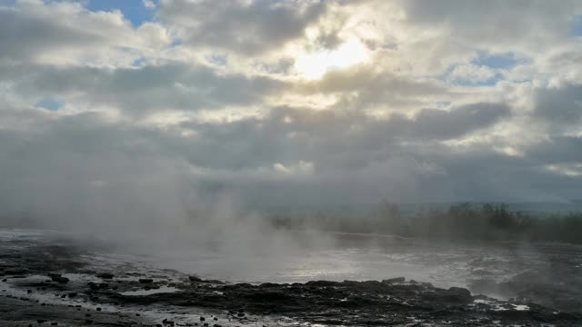 Strokkur Geysir, Haukadalur, Sudurland, 冰岛视频素材