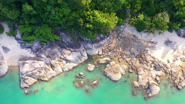 热带美丽的海岸和绿松石般的海水视频素材