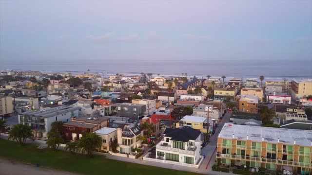 Mission Bay, San Diego，无人机拍摄的Mission Beach住宅区附近，California。视频素材