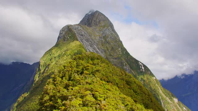 从空中俯瞰米尔福德湾山顶视频素材