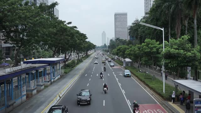 雅加达苏迪曼大街的交通状况视频素材