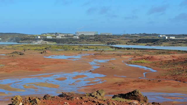 地热温泉和雷克雅斯发电厂，Gunnuhver温泉，雷克雅斯半岛，萨杜尔斯，冰岛视频素材