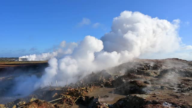 地热温泉和雷克雅斯发电厂，Gunnuhver温泉，雷克雅斯半岛，萨杜尔斯，冰岛视频素材