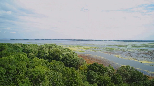 波兰中部的水泻湖。视频素材