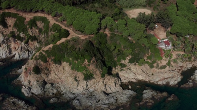 航拍西班牙加泰隆尼亚布拉瓦海岸的马里海岸视频素材