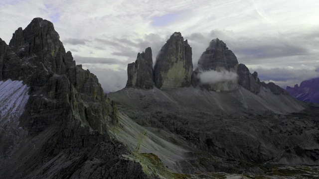 拉瓦雷多城市国家公园鸟瞰图。意大利Dolomiti。视频素材