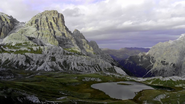 拉瓦雷多城市国家公园鸟瞰图。意大利Dolomiti。视频素材