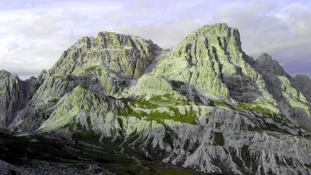 拉瓦雷多城市国家公园鸟瞰图。意大利Dolomiti。视频素材