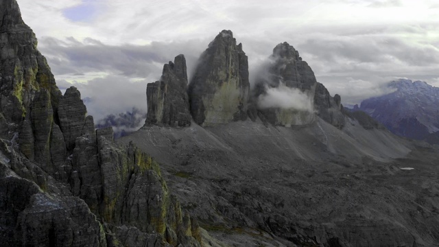 拉瓦雷多城市国家公园鸟瞰图。意大利Dolomiti。视频素材