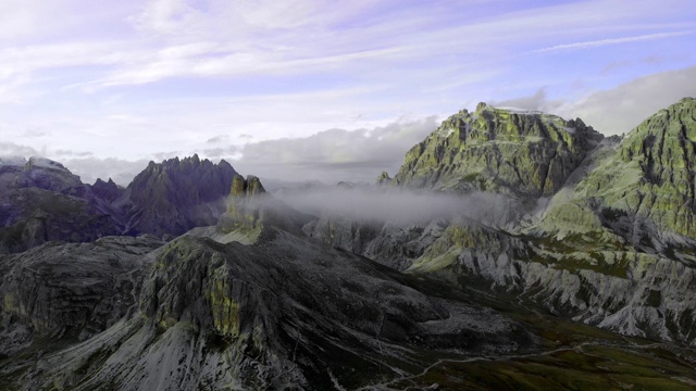 拉瓦雷多城市国家公园鸟瞰图。意大利Dolomiti。视频素材