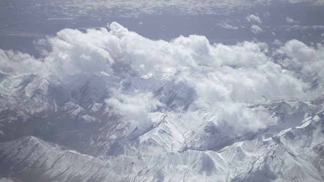 飞越雪山视频素材