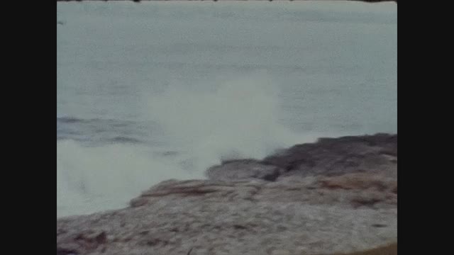 1965年，海浪在英国海岸视频素材