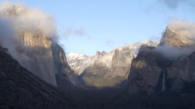 冬季拍摄的雪在优山美地的半圆形的风暴云清楚视频素材