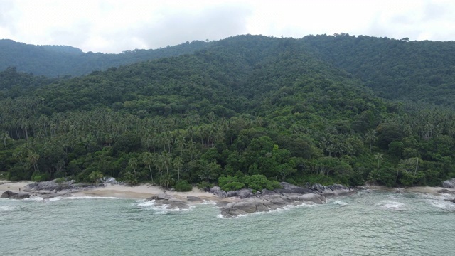 泰国那空西达马拉省坎诺区通易海滩鸟瞰图视频素材