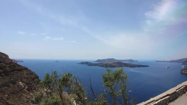 希腊基克拉迪斯岛圣托里尼火山岛上著名的阿西尼奥斯港视频素材