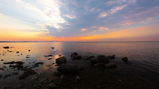 黎明背景下的4K海岸视频素材