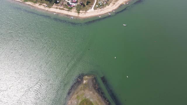 保加利亚巴塔克水库岛鸟瞰图视频素材