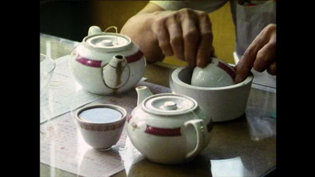 茶馆清洗茶杯、筷子;1989视频素材