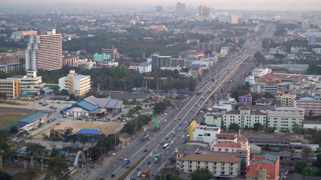 鸟瞰图繁忙的汽车与交通堵塞在高峰时间在高速公路道路街道视频素材