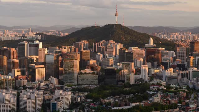 韩国首尔，钟宫和钟宫，城市建筑和N汉城大厦的日夜景观视频素材