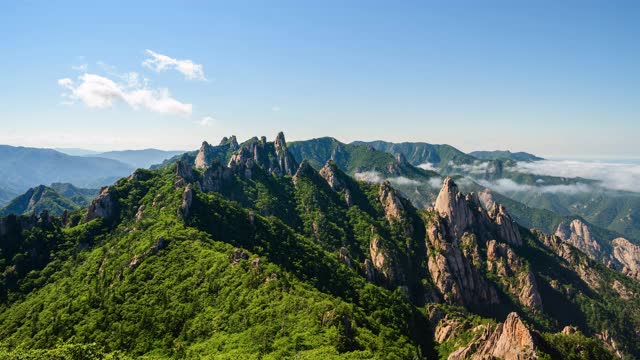 韩国石山/江原道公翎岭(恐龙岭)云海视频素材