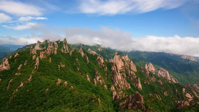 韩国石山/江原道公翎岭(恐龙岭)云海视频素材