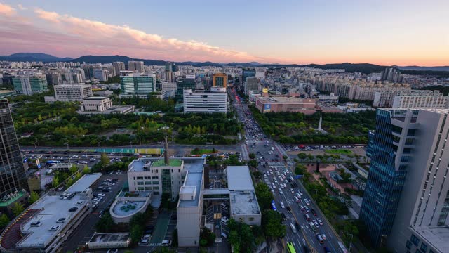 夜间汽车运动与城市建筑/大田市西城视频素材