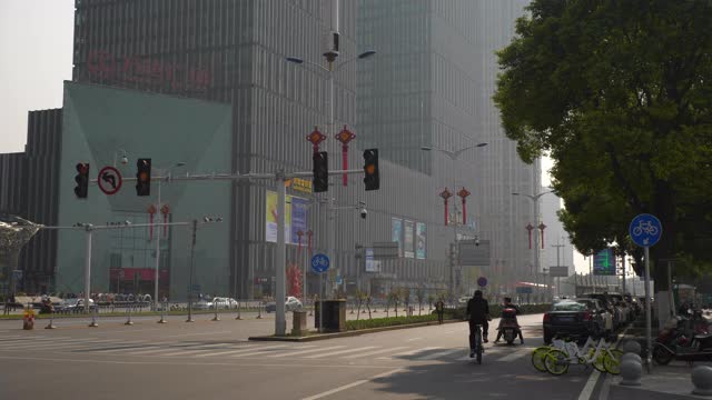 长沙市晴天市区交通街道慢镜头全景4k中国视频素材