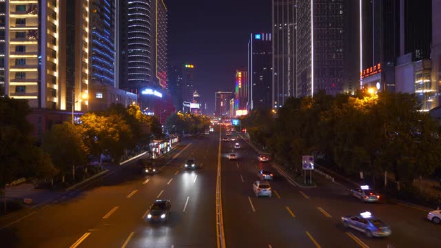 夜光时分，照亮长沙市中心交通街道大桥全景4k中国视频素材