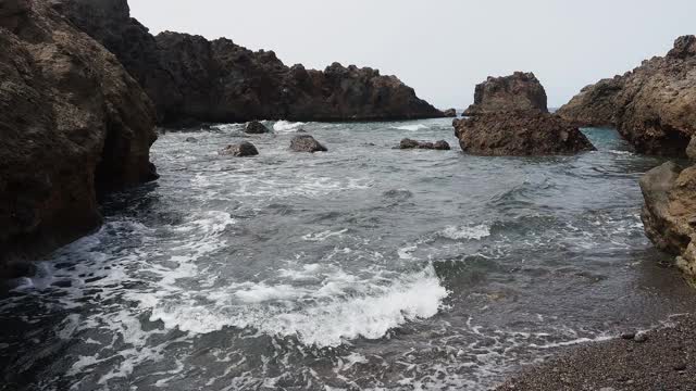 加那利群岛的野生沙滩和火山岩。视频素材