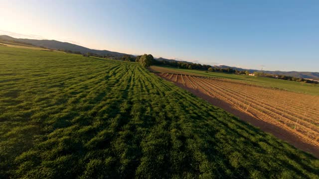 无人机剪辑视图Spring Field FPV 4K视频素材