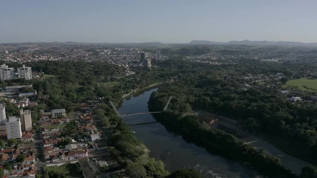 皮拉西卡巴河岸边的地标，São Paulo，巴西视频素材