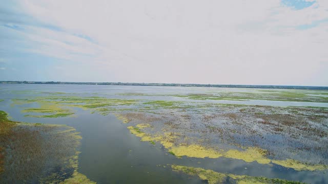 波兰中部的水泻湖。视频素材