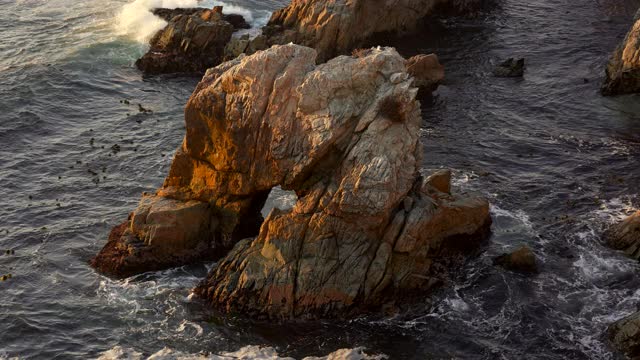 双浪破，Pfeiffer海滩，中央大苏尔海岸，蒙特利县，加州，4K视频视频素材