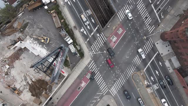 通过布鲁克林，纽约市的交通鸟瞰图视频素材